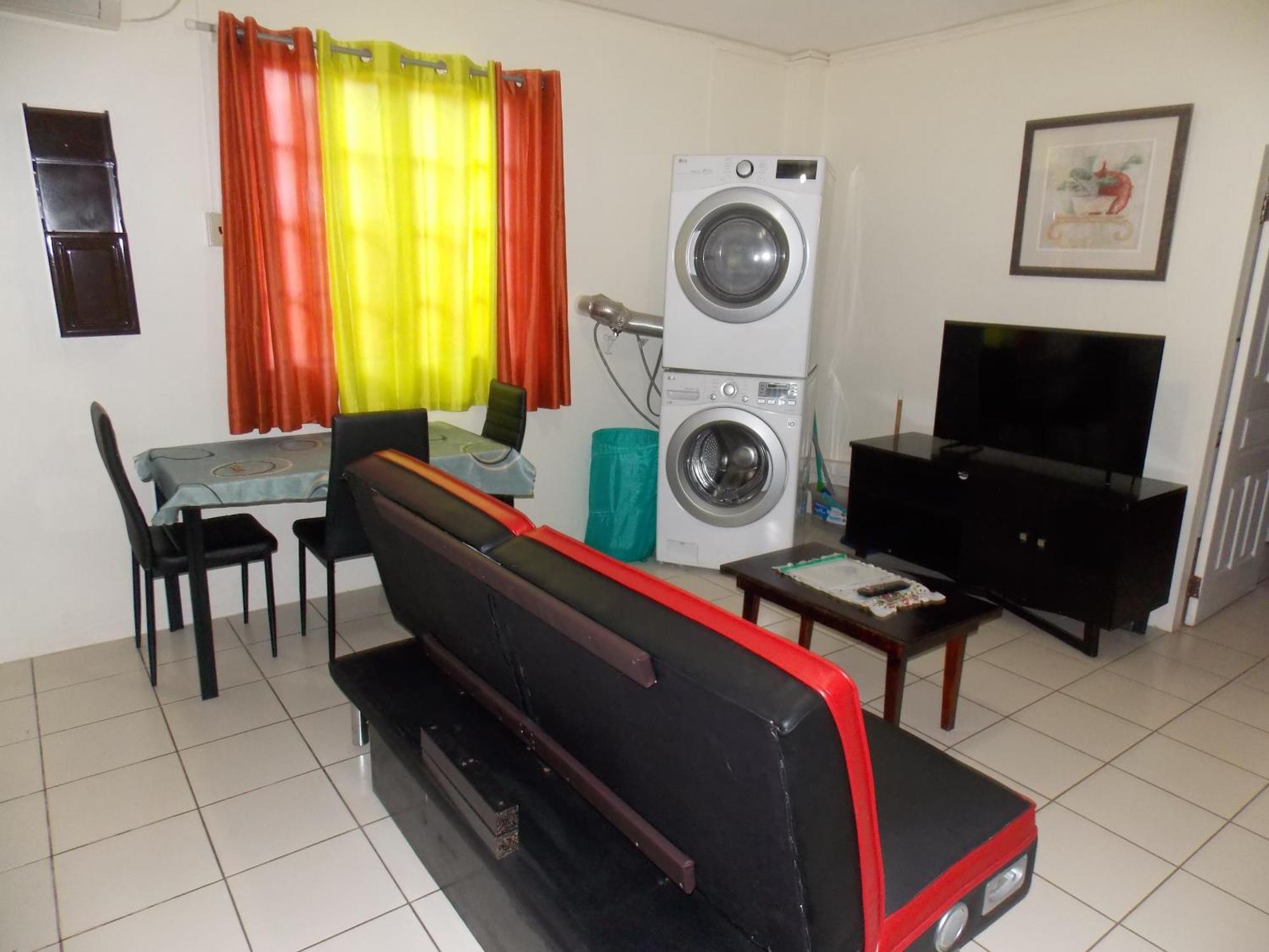 Stewart Apt- Trincity, Airport, Washer, Dryer, Office, Cable , Wifi Habitación foto